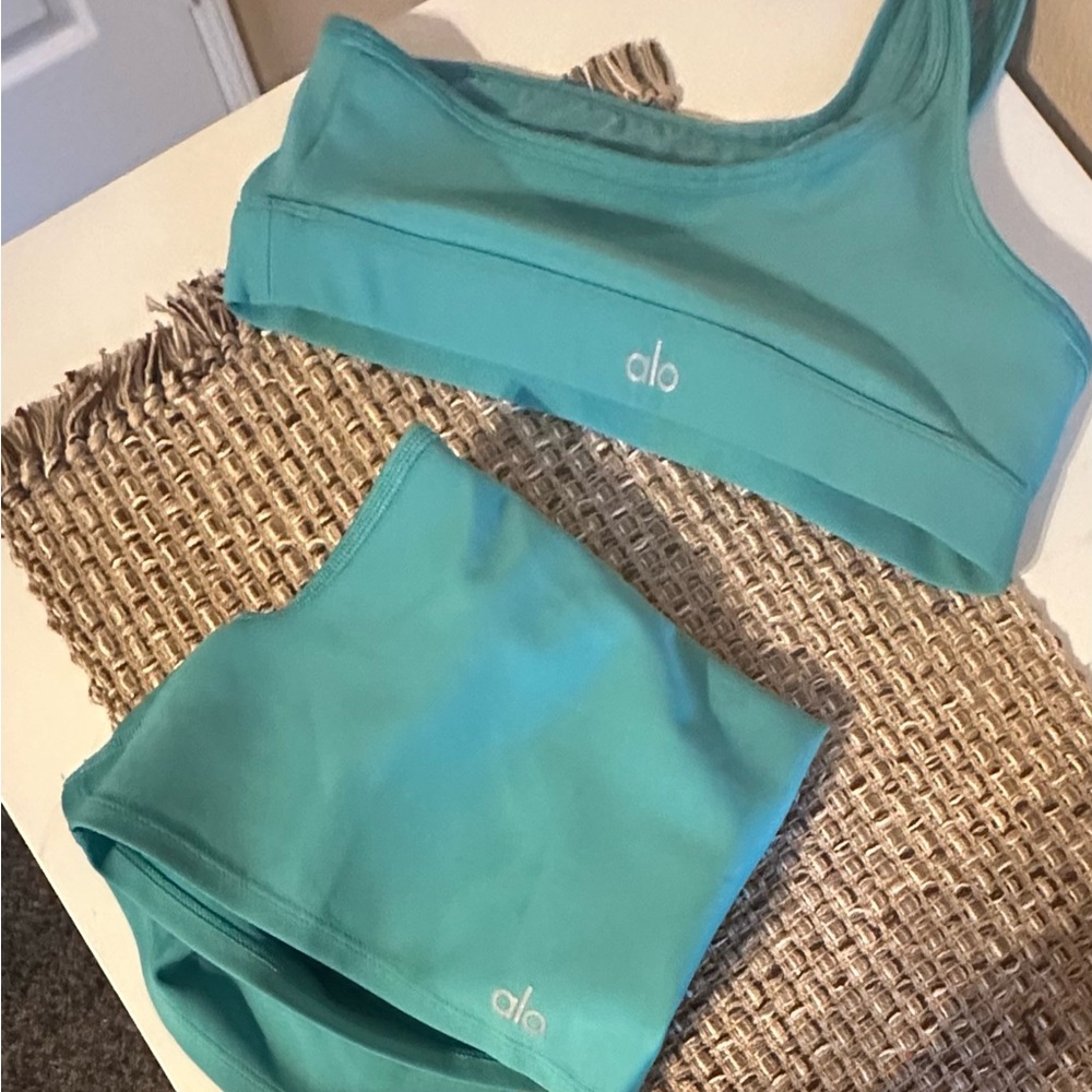 ALO Yoga airlift short and bra set